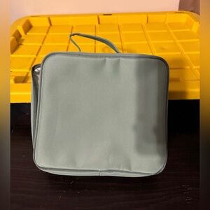 La Mer Green Cosmetic Bag size 8x8 inches